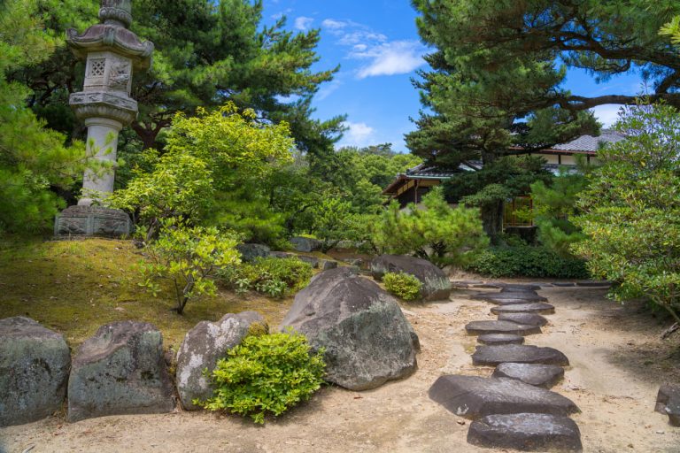 Minimalist Garden Features: Stones, Moss, and Subtle Sculptures